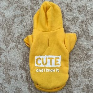 Heart to Tail Aldi Pet cat/dog hoodie yellow “cute and I know it”  XS